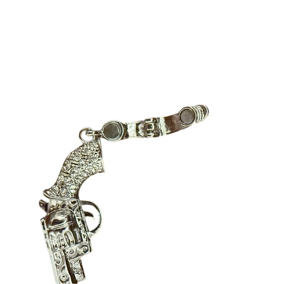 Elegant Silver Pendant Necklace - Picture 4 of 7